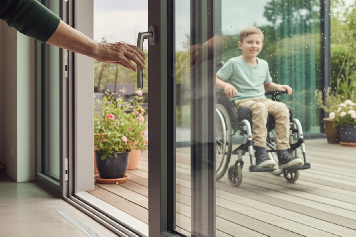 La rivoluzione Schüco nelle case: porte e finestre senza barriere per un futuro accessibile