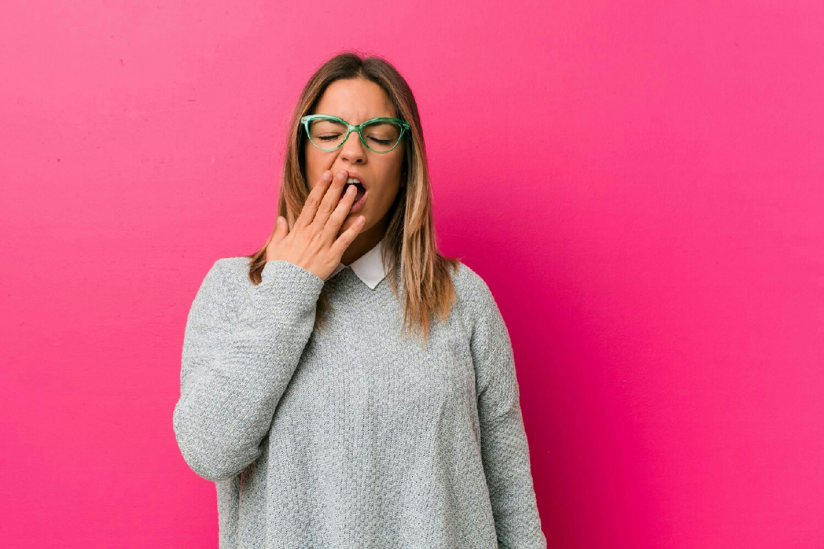 Quando il sonno sfugge e la mente si confonde: cosa impedisce al corpo un riposo profondo